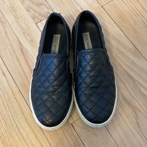 Black Steve Madden slip on’s